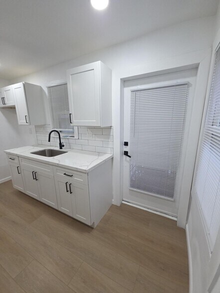 Building Photo - 509 N Rosedale Ave