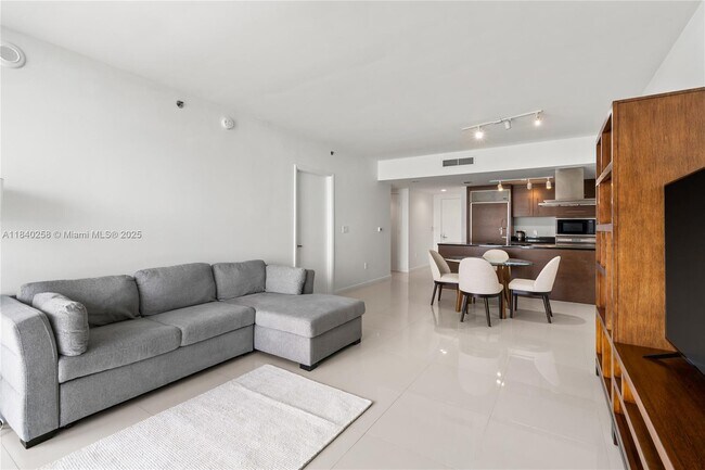 Building Photo - 495 Brickell Ave