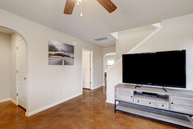 Building Photo - 4616 Inicio Ln