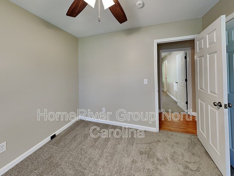 Building Photo - 822 Banner Oak Ct
