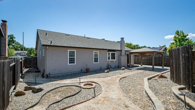 Building Photo - 3 Bedroom Home in Vacaville