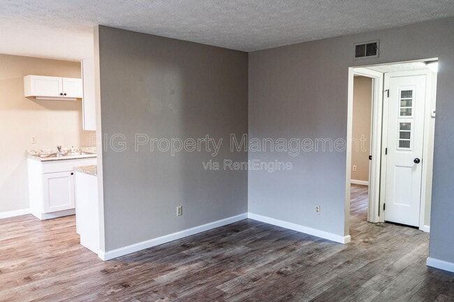 Building Photo - 129 Hillcrest Dr