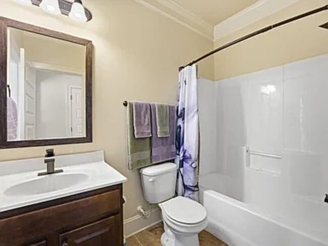 Building Photo - 8 Hillfoots Ct