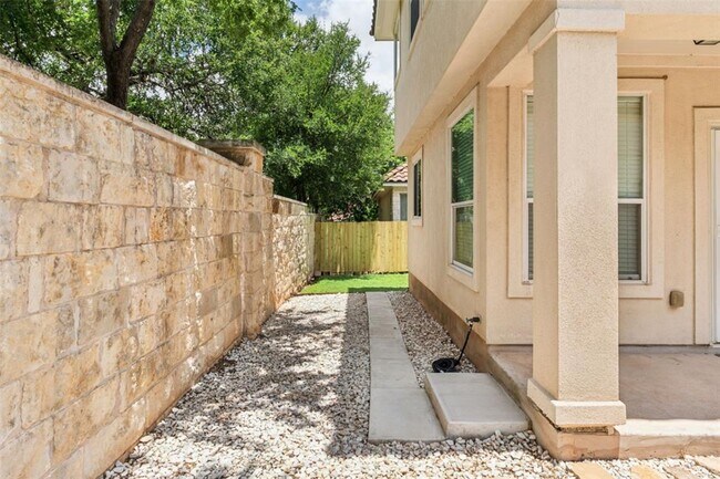 Building Photo - 15528 Interlachen Dr