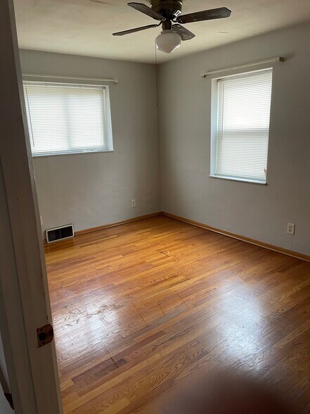 Building Photo - 3563 Giles Ave