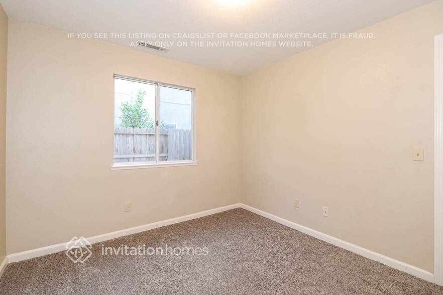 Building Photo - 710 E Jonquil Dr