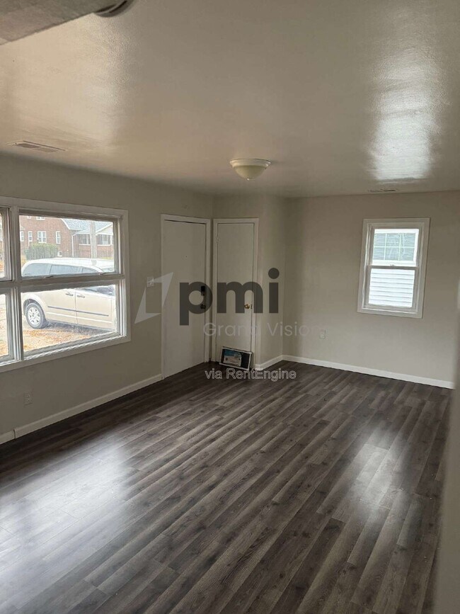 Building Photo - 309 E Garfield Ave