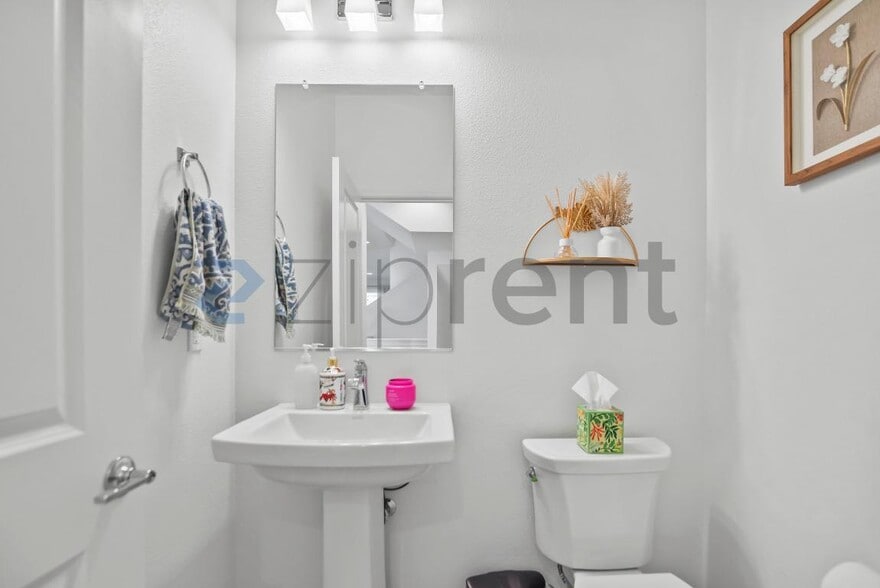 Building Photo - 6216 Diamond Wy