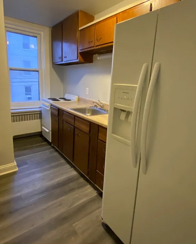 Building Photo - 339 King St