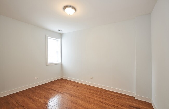 Building Photo - 6134 N Washtenaw Ave