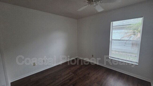 Building Photo - 1731 Wakefield Dr