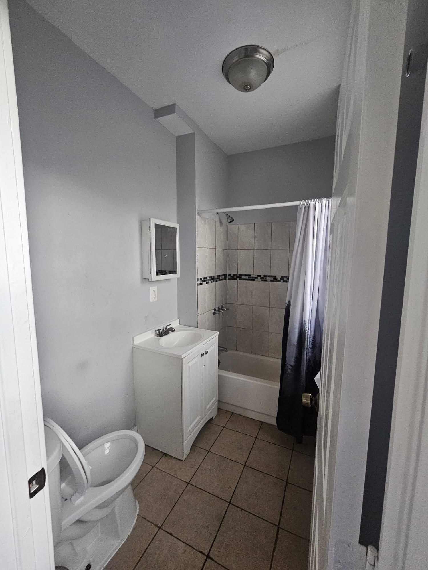 bathroom - 5210 Master St