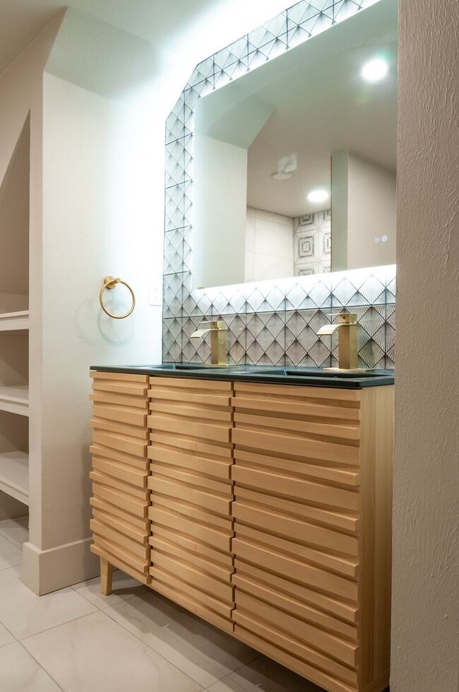 Building Photo - 3br/2bath Custom Remodeled Home Near Okemo