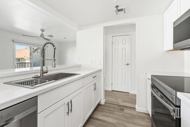 Building Photo - 43376 Cook St