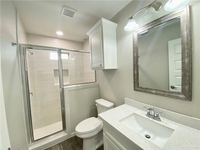 Building Photo - 13 Summerland Ln