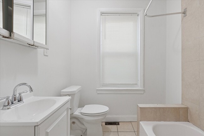 Building Photo - 2054 W Glenwood Ave