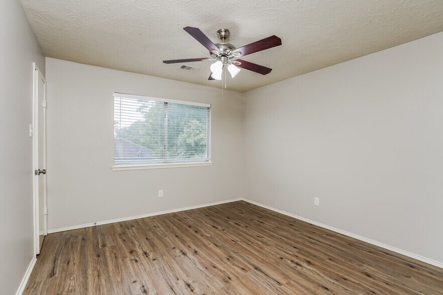 Building Photo - 8310 Woodland Willows Dr