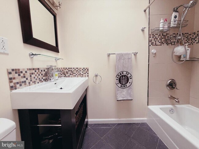 Building Photo - 1317 Mettler Rd