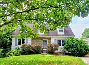 Building Photo - 1720 Brook Park Dr