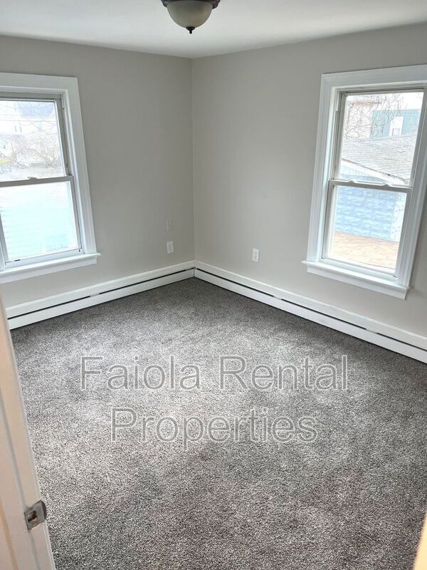 Building Photo - 319 Maurice St