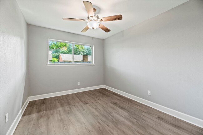 Building Photo - 3031 Jenny Dr