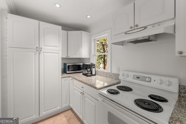 Building Photo - 374 8th St NE