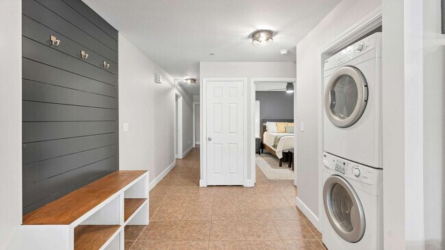 Building Photo - 730 E Mather St