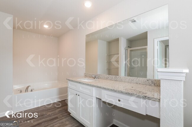 Building Photo - 4000 Bridgewood Wy