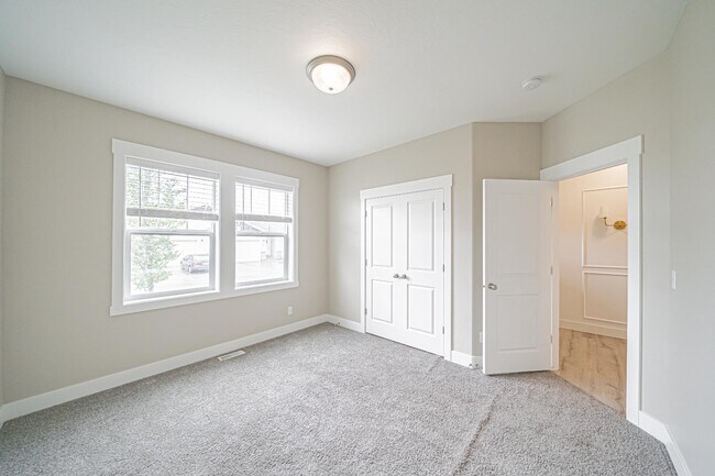 Building Photo - 2896 Blackwood