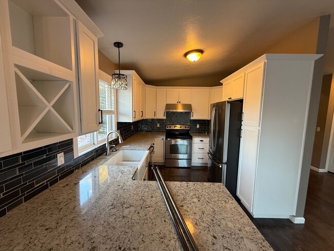 Building Photo - 503 N Yellowstone Ave