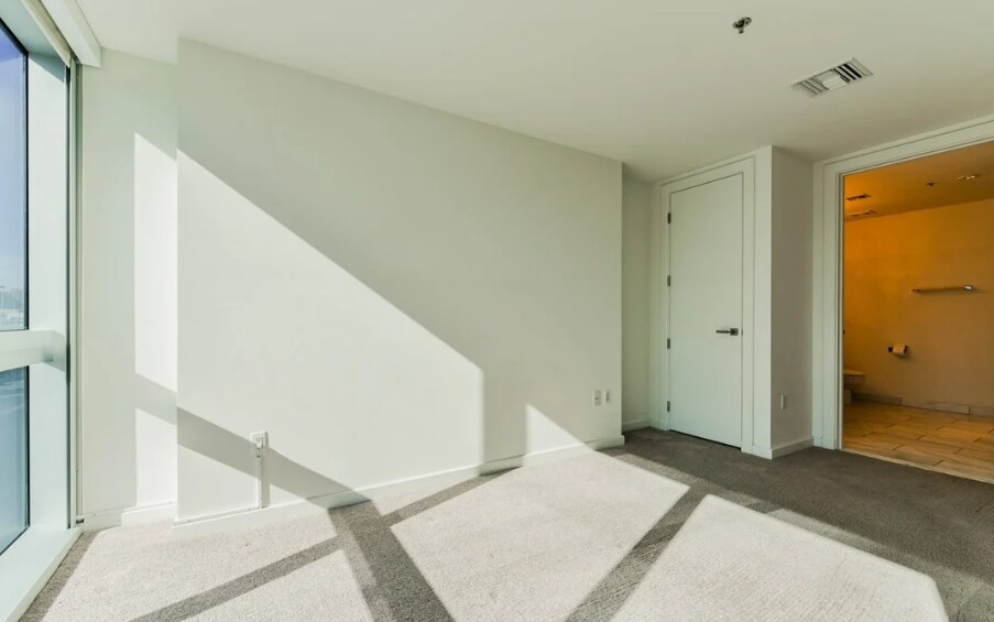 Building Photo - 4471 Dean Martin Dr