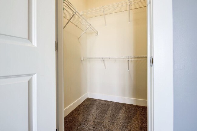 Building Photo - Updated 3br/2.5ba Condo Townhome Alexandria Walk to Metro