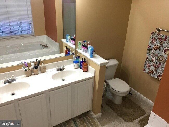 Building Photo - 22572 Maison Carree Square