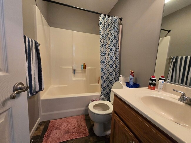 Building Photo - 3 Bedroom Duplex in Normal!