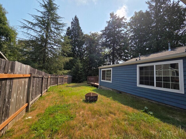 Building Photo - 1290 NE Fairgrounds Rd