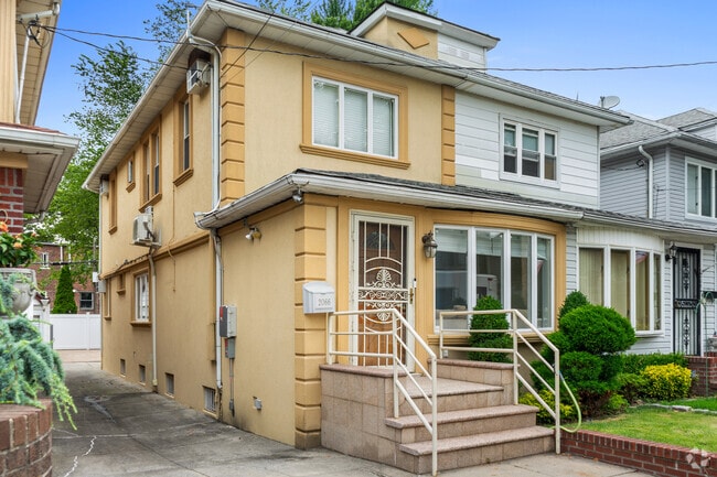 Building Photo - 2066 Batchelder St