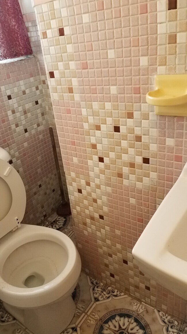 Building Photo - 368 Atwood St