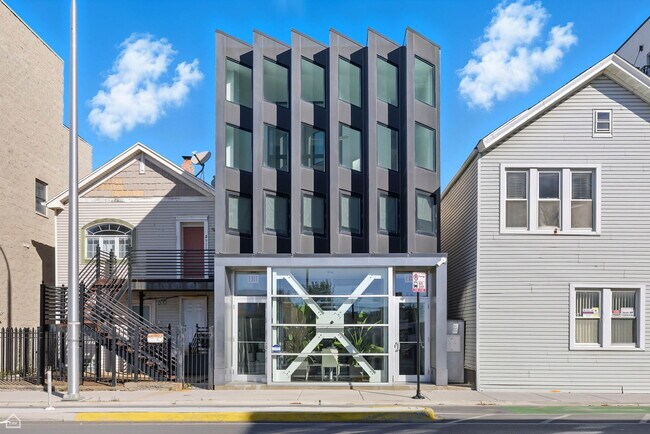 Primary Photo - 2012 W Grand Ave