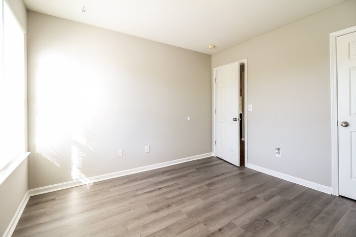 Building Photo - 306 Yukon Dr