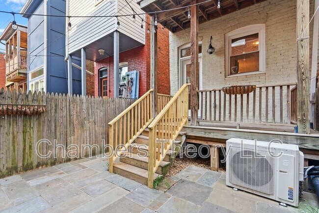 Building Photo - 1745 1st St NW