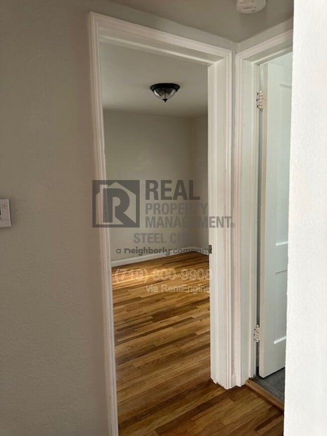 Building Photo - 2410 St Clair Ave.