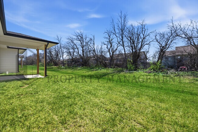 Building Photo - 619 Elmwood St