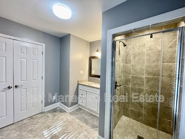 Building Photo - 228 Pinecrest Dr