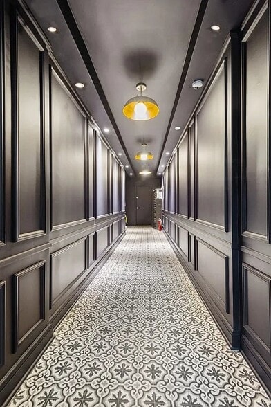 Building Photo - 59 Thompson St