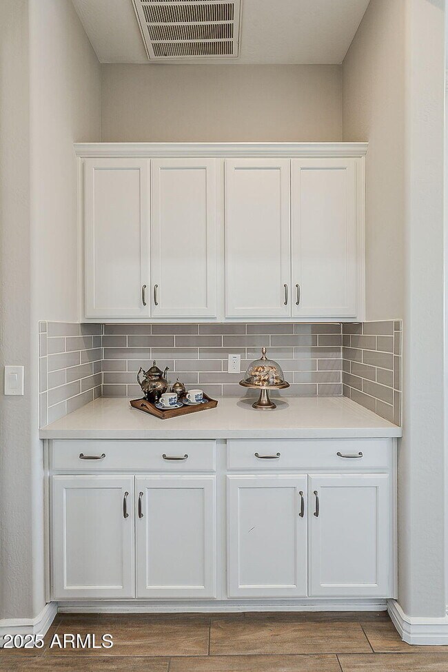 Building Photo - 3310 E Los Gatos Dr