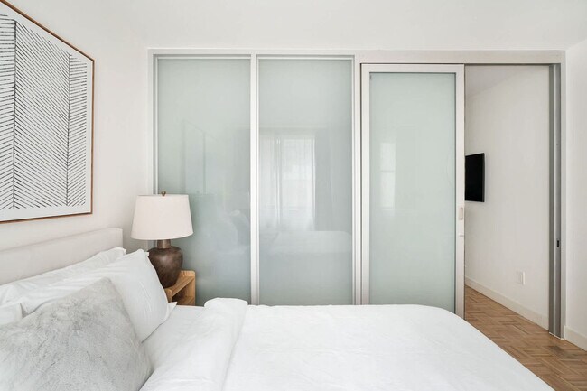 Building Photo - 244 E 75th St