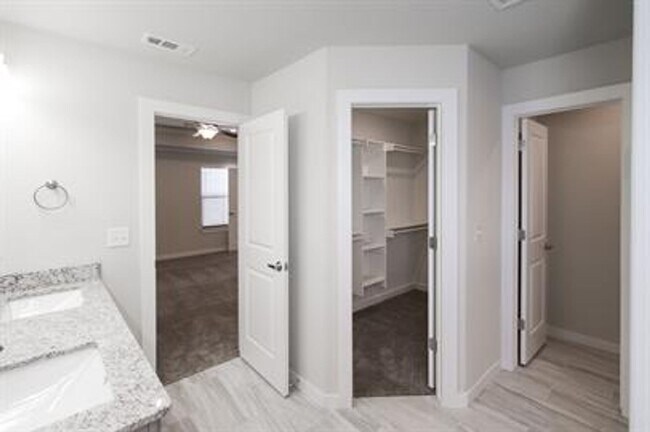 Building Photo - Come check out this Riverwood home in Lowell!