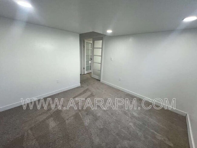 Building Photo - 1754 Oakwood Ln