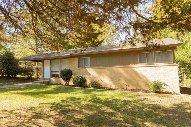 Building Photo - 26 Greenway Dr