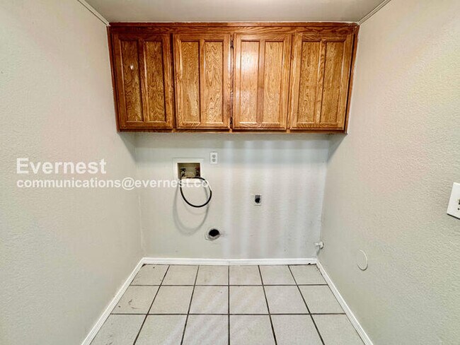 Building Photo - 7019 S 78th E Ave